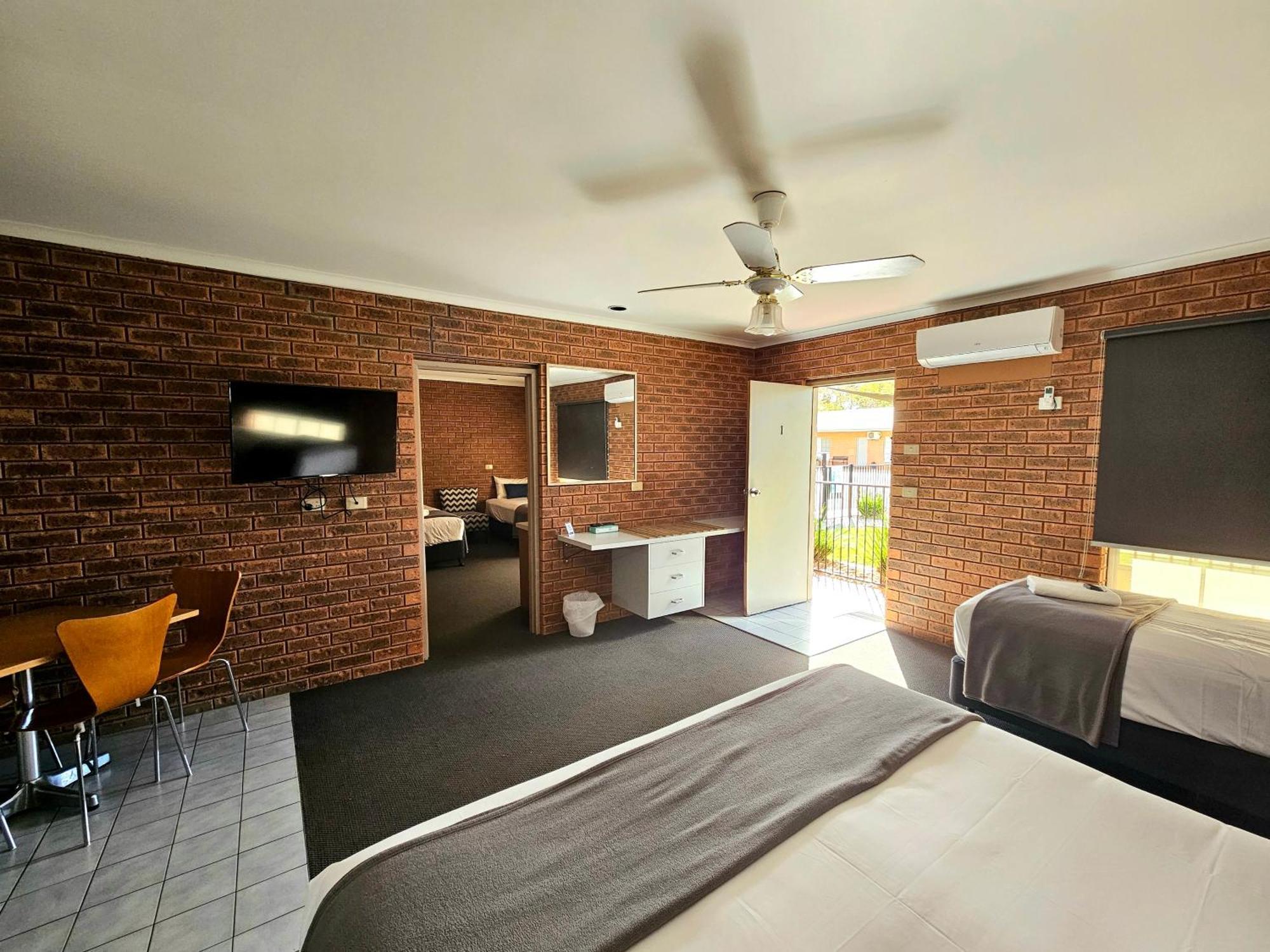 Bridge Motor Inn Тоукъмуол Екстериор снимка