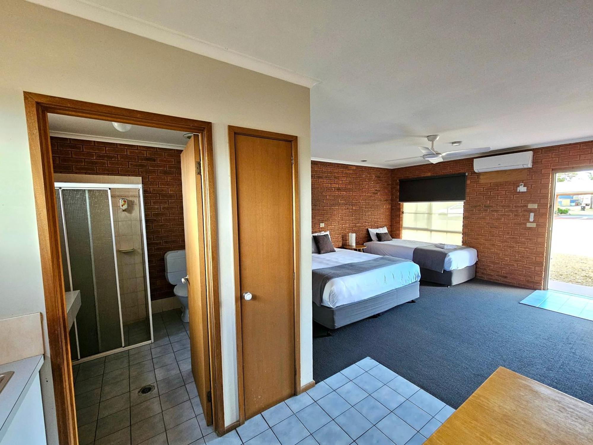 Bridge Motor Inn Тоукъмуол Екстериор снимка