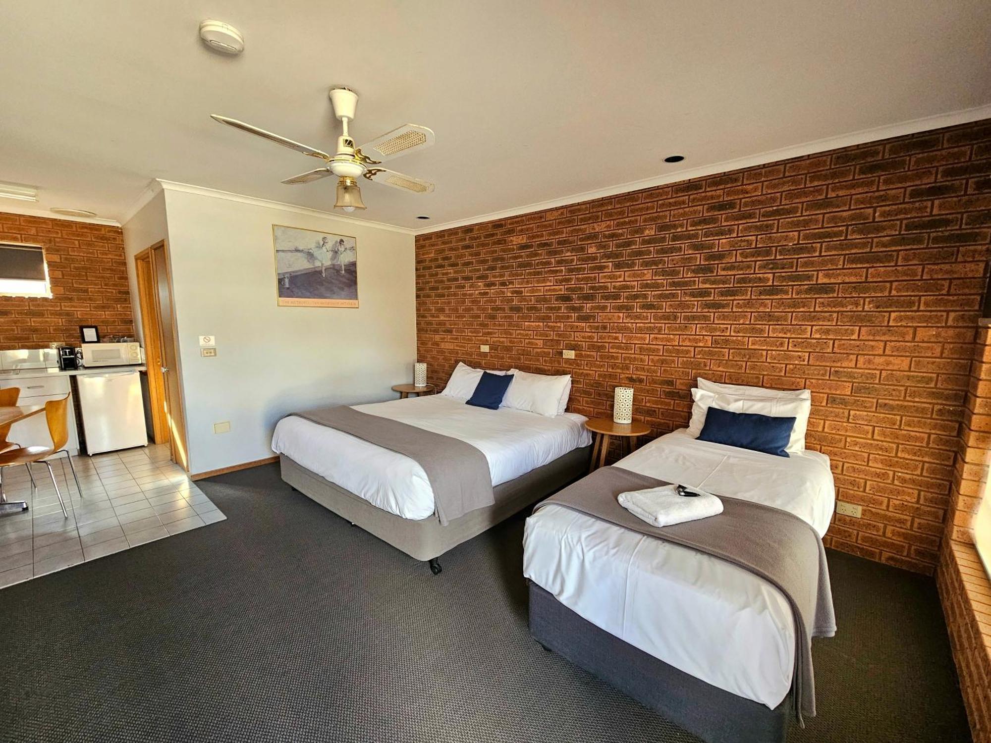 Bridge Motor Inn Тоукъмуол Екстериор снимка