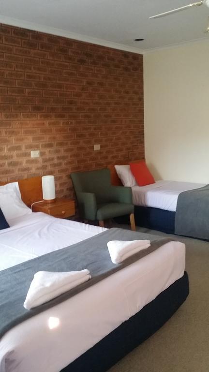 Bridge Motor Inn Тоукъмуол Екстериор снимка