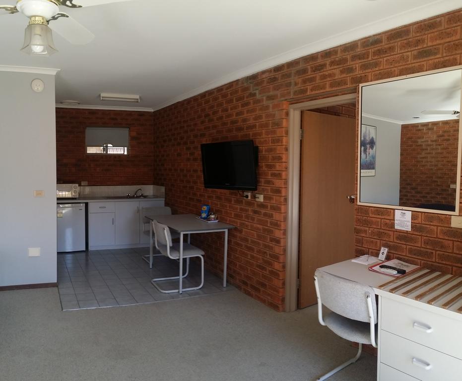Bridge Motor Inn Тоукъмуол Екстериор снимка