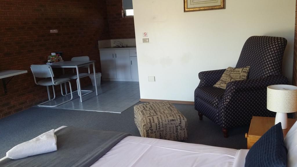 Bridge Motor Inn Тоукъмуол Екстериор снимка