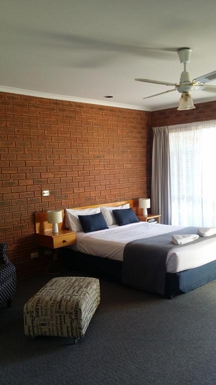 Bridge Motor Inn Тоукъмуол Екстериор снимка