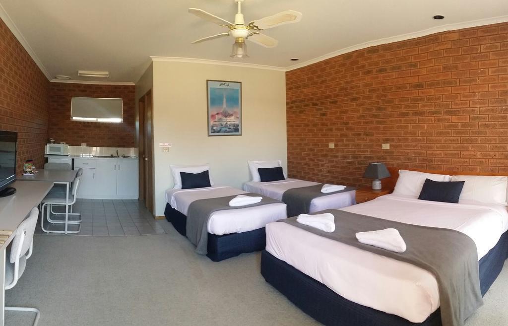 Bridge Motor Inn Тоукъмуол Екстериор снимка